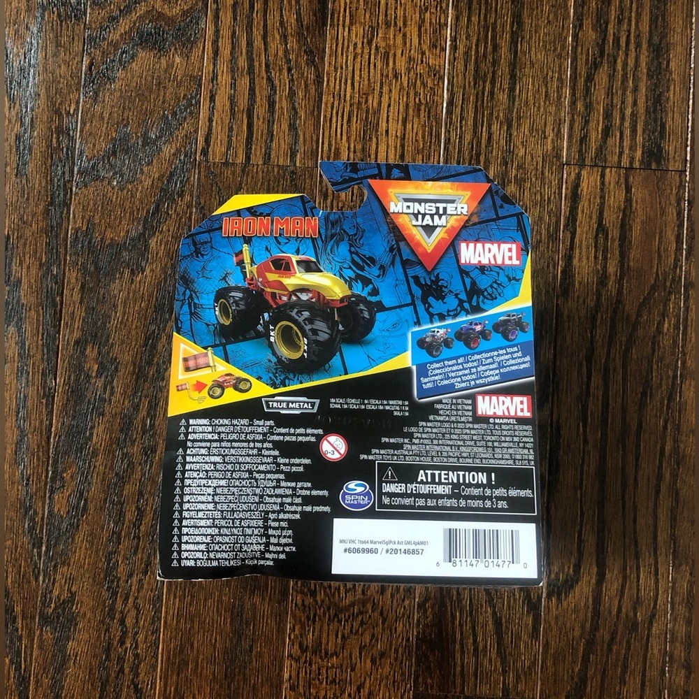 *NWT* Monster Jam Monster Trucks x Marvel Iron Man w/Flag- Series 1 - 1:64 Scale - Picture 5 of 6